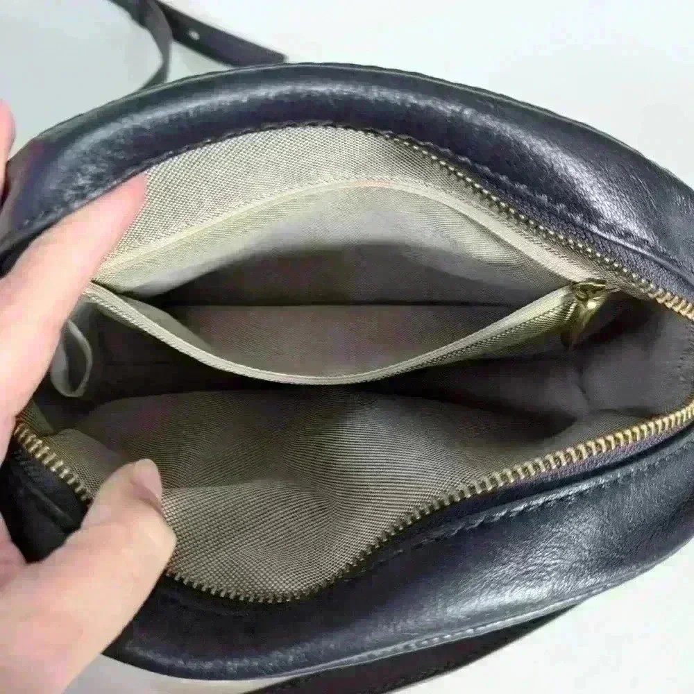 Fossil Chelsea Navy Rainbow Striped Leather Crossbody Bag Purse.